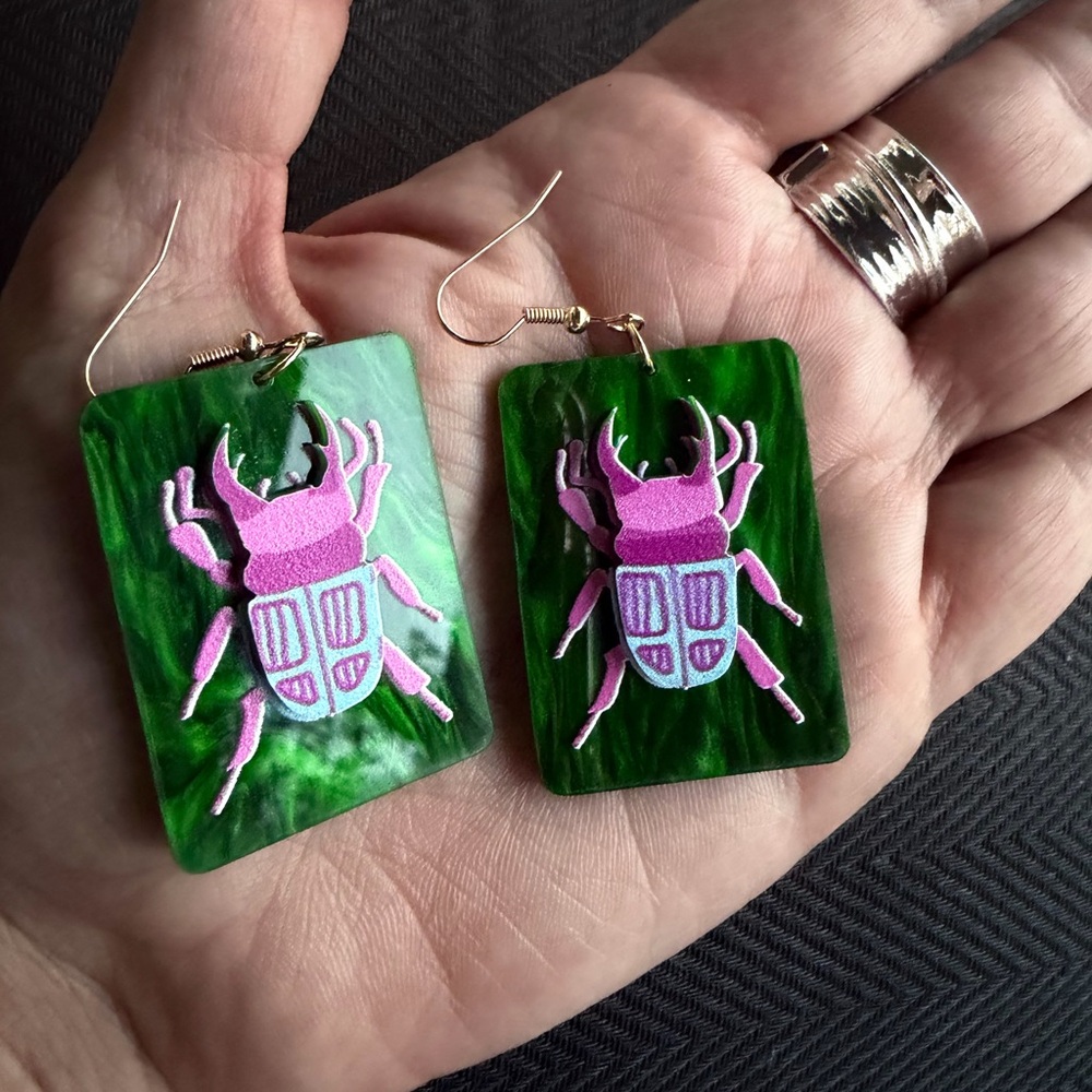 Pink Beetle Earrings ✨ New - Picture 4 of 5